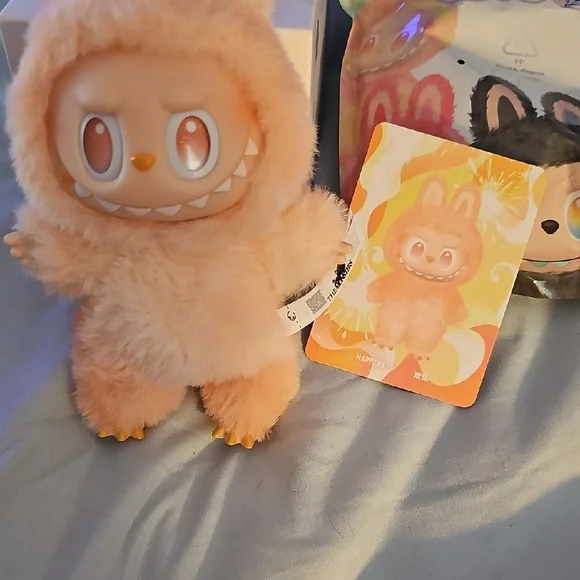 Pop Mart  HAPPINESS  Labubu Pink Plush Toy - Picture 2 of 5